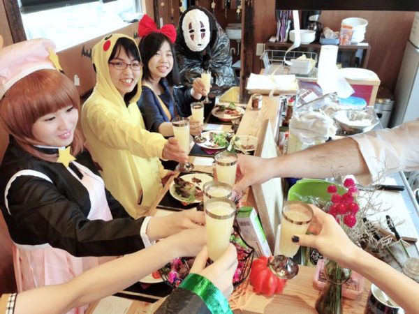 職場での懇親会の様子