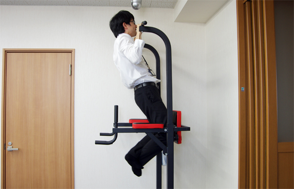 フロントエンド‗社内でリフレッシュする若手社員